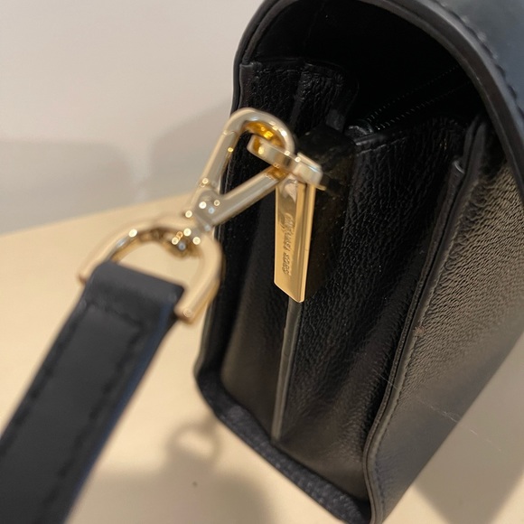 Micheal Kors cross body or over the shoulder purse - Picture 3 of 17